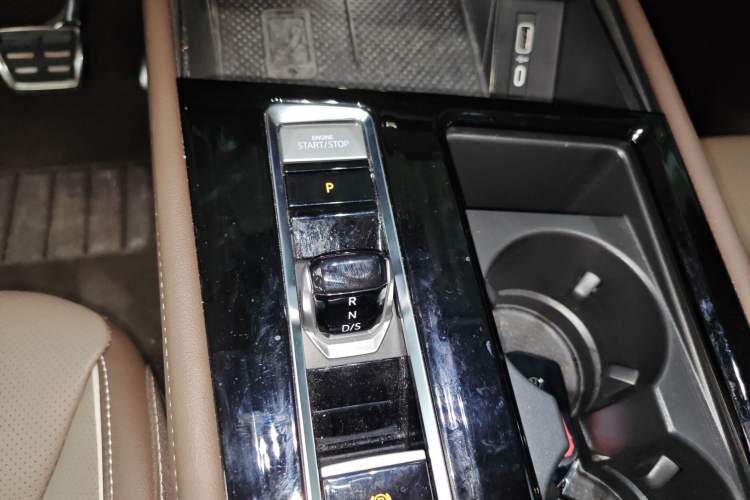 Used Volkswagen Viloran 2023 380TSI Prestige Edition Gear Lever