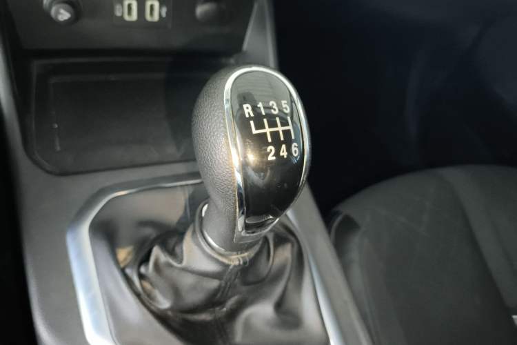 Used Great Wall King Kong Poer 2022 2.0T Manual Diesel Two-Wheel Drive Elite Version Long Bed Flatbed – GW4D20M Gear Lever