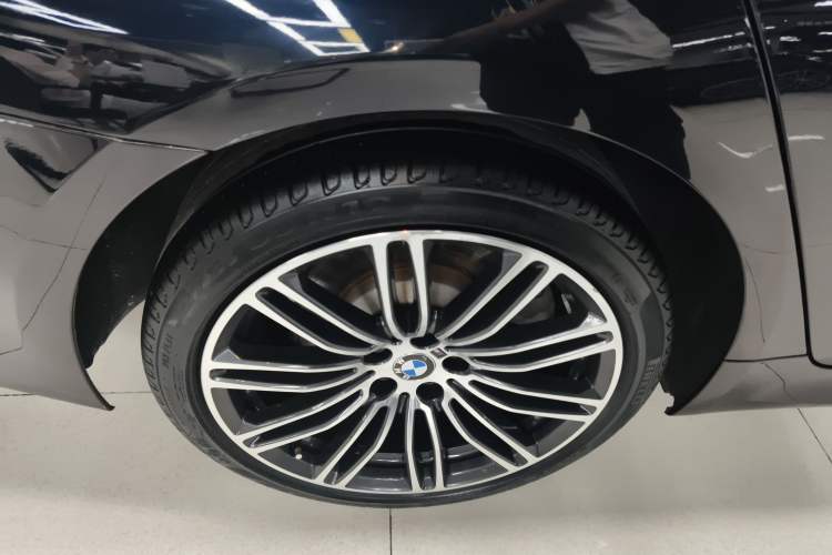 Used BMW 5 Series 2018 Restyled 530Li Leading Edition M Sport Package Right Rear Wheel Hub