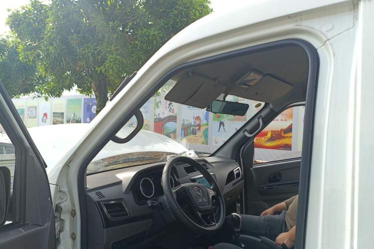 Used Dongfeng Yufeng EM26 2023 Standard Edition 41.472 kWh Henan Lithium Power Driver Seat