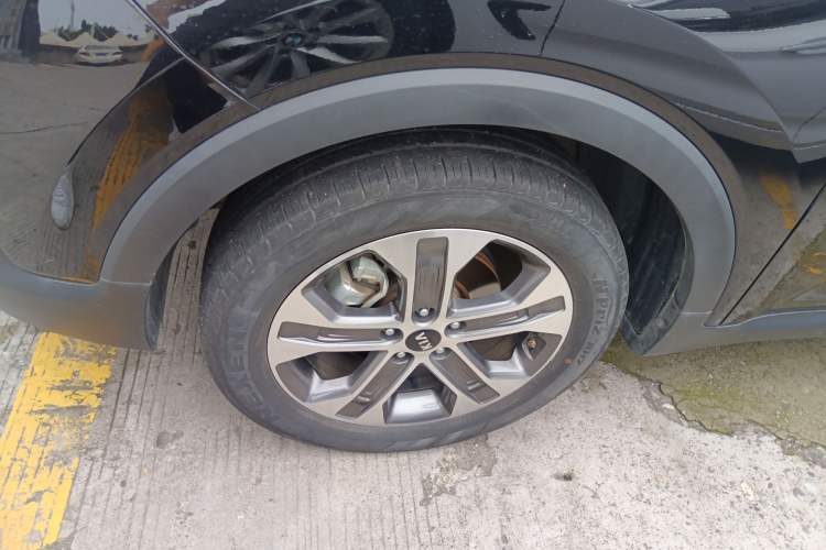 Used Kia Sportage R 2019 2.0L Automatic Smart Luxury Edition Left Front Wheel Hub