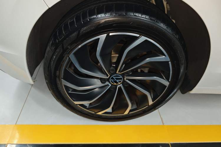 Used Volkswagen Golf 2023 280TSI DSG Pro Right Rear Wheel Hub