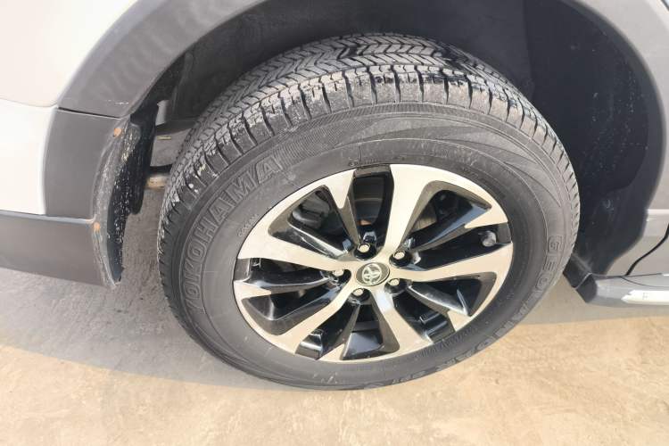 Used Toyota RAV4 2016 2.0L CVT Two-Wheel Drive Fashion Edition China V Standard
