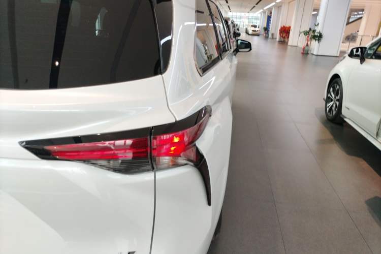 Used Toyota SIENNA 2023 2.5L Hybrid Comfort Edition Right Rear Taillight