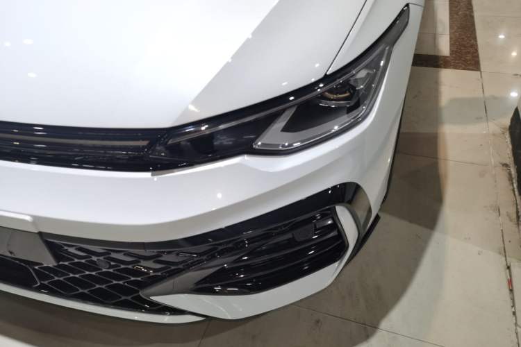 Used Volkswagen Golf 2025 300TSI R-Line