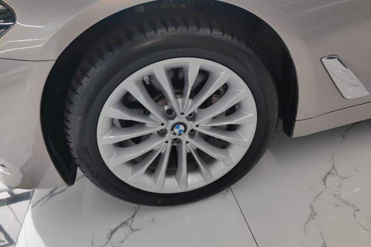 Used BMW 5 Series 2019 Facelifted 530Li Leading Edition Luxury Package
