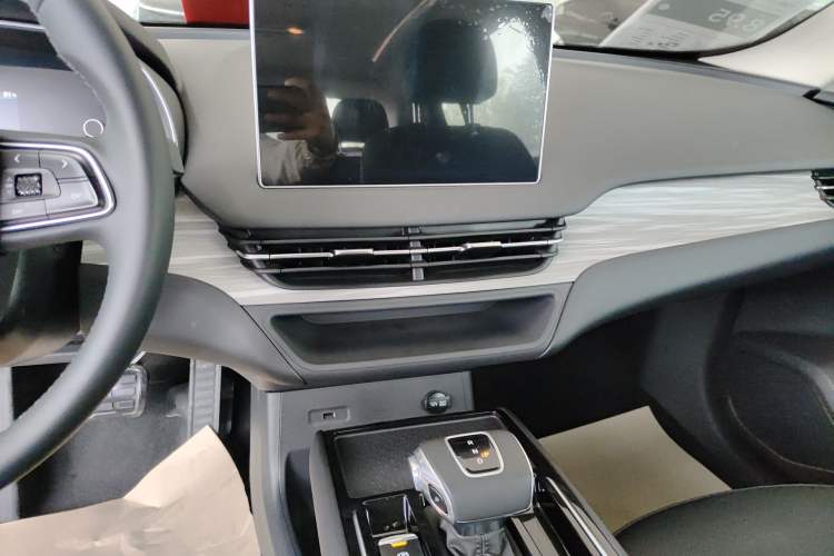 Used Hongqi E-QM5 2024 610 km PLUS Audio And AC Panel