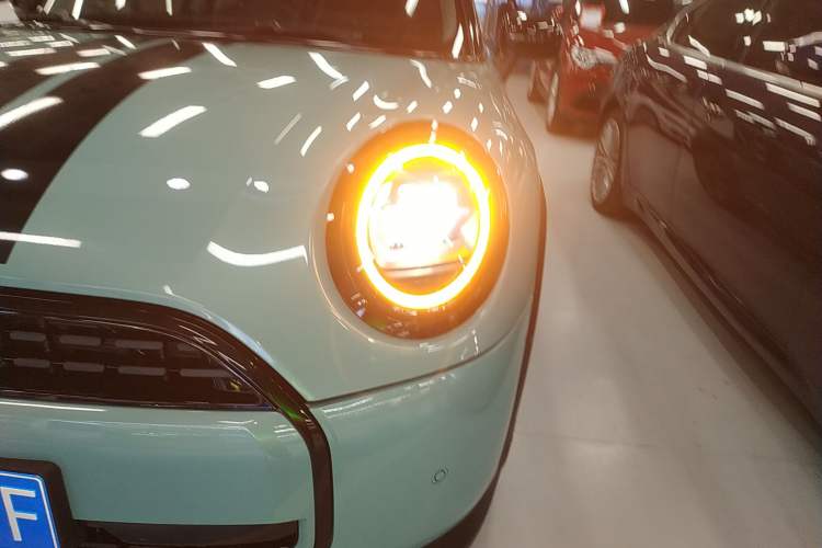 Used MINI 2025 1.5T COOPER Classic Edition
