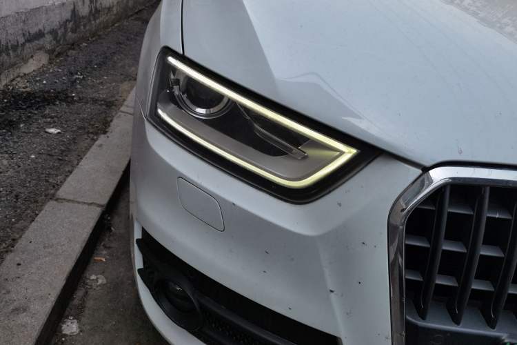 Used Audi Q3 2015 35 TFSI Comfort Model Right Front Headlight