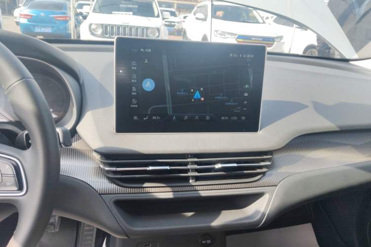 Used Hongqi E-QM5 2022 431 km Charge & Enjoy Edition Audio And AC Panel