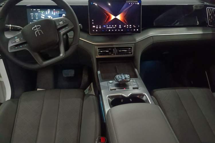 Used BYD Song L DM-i 2025 Intelligent Driving Version 112 km Leading Trim Center Console