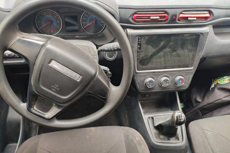 Used Dongfeng Fengon 380 2022 1.5L Comfort-Class Passenger Vehicle (Steel Spring) with 7 Seats Center Console