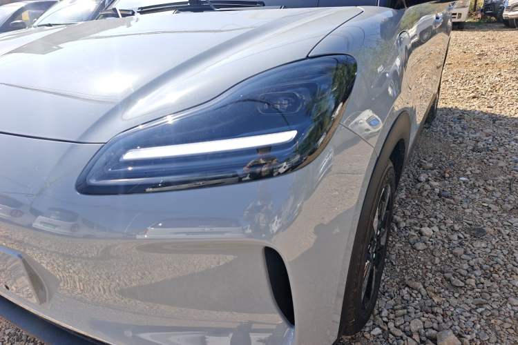 Used Wuling Bingo PLUS 2024 330 km Range Five-Seater Version Left Front Headlight