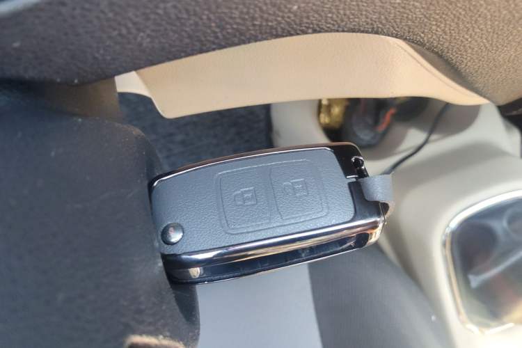 Used CHANGAN KAICHENG Ruixing M80 2018 1.5L Base Model Van Semi-Blind Window Flat Roof Rear-Hinged Doors 4G15S Vehicle Key