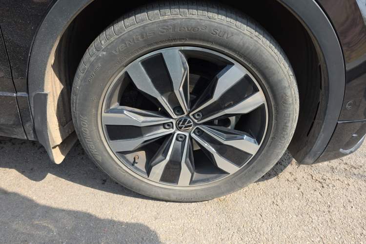 Used Volkswagen Tiguan L 2022 330TSI Automatic Two-Wheel Drive R-Line Enhanced Edition Right Front Wheel Hub