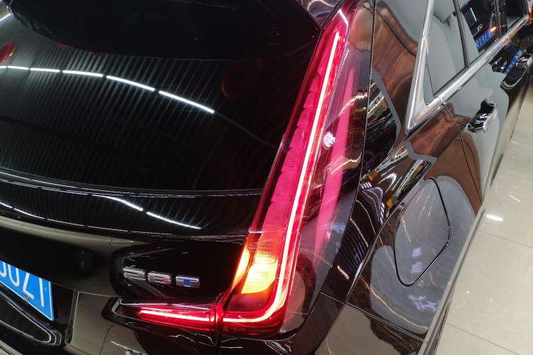 Used Cadillac XT4 2024 28T Two-Wheel-Drive Luxury Version