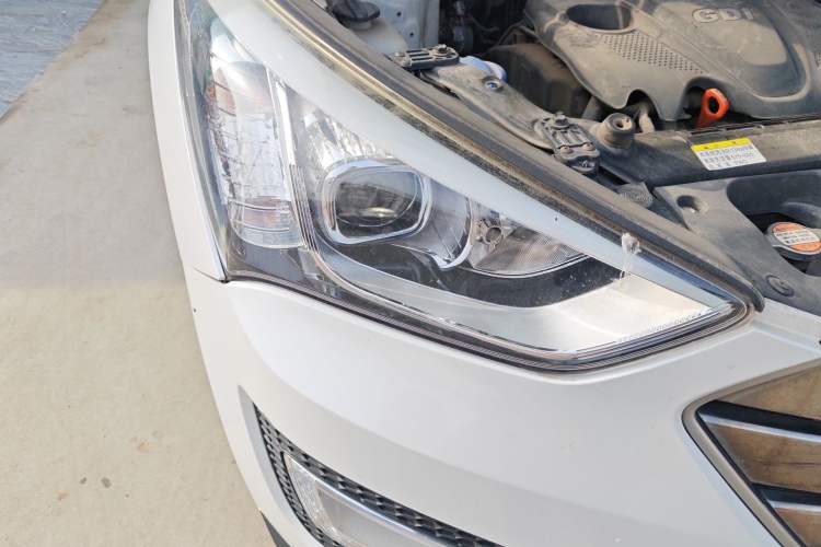 Used Hyundai Santa Fe 2015 2.4L Automatic Two-Wheel Drive Smart Version 5 Seats