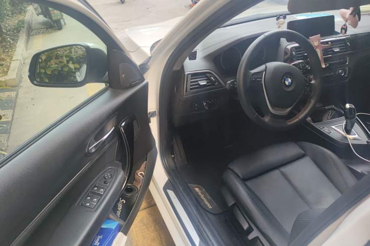 Used BMW 1 Series 2018 118i Sport Design Package Driver Seat