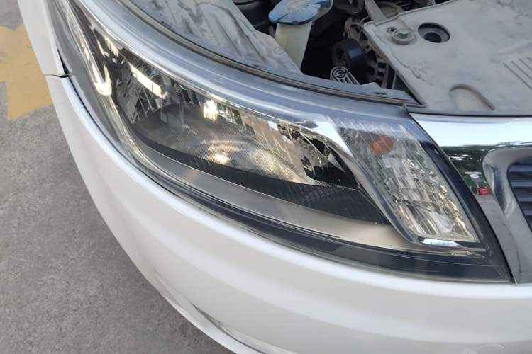 Used Kia K2 2012 Sedan 1.4L MT GLS Commemorative Edition
