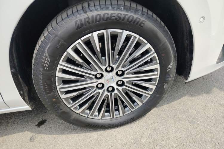 Used Buick GL8 New Energy 2024 Lu Zun Luxury Edition 6-Seater Right Front Wheel Hub