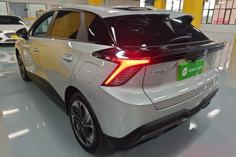 Used MG 4 EV 2023 415 km Range Sea-Faring Champion Edition Exterior 1