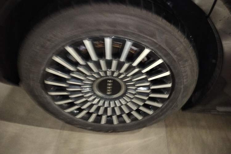 Used Zeekr 009 2024 7-Seater Aisle Version 108 kWh
