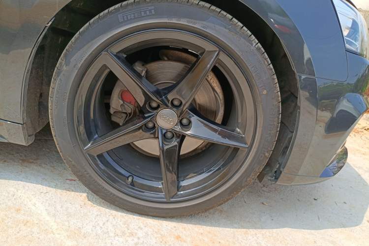 Used Audi A5 2017 Sportback 40 TFSI Fashion Model Right Front Wheel Hub