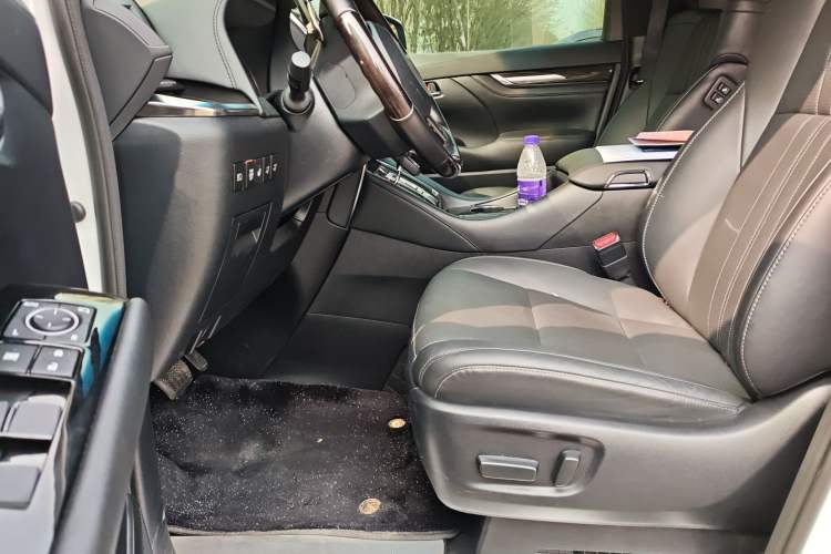 Used Lexus LM 2020 300h Seven-Seat Elegant Edition
