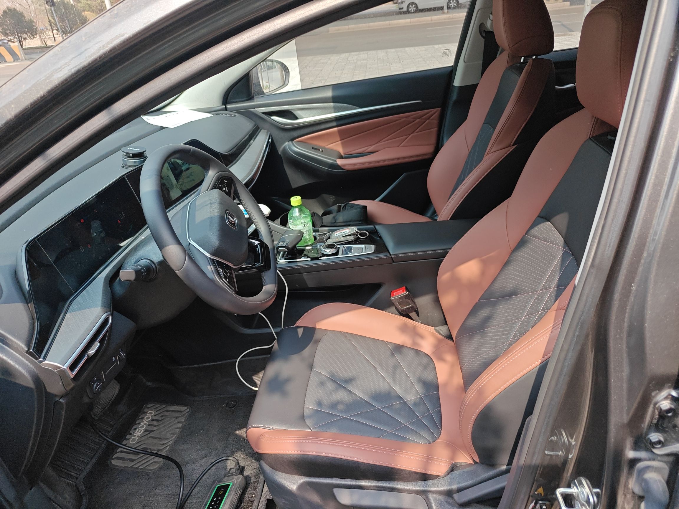 Переднее сиденье в автомобиле