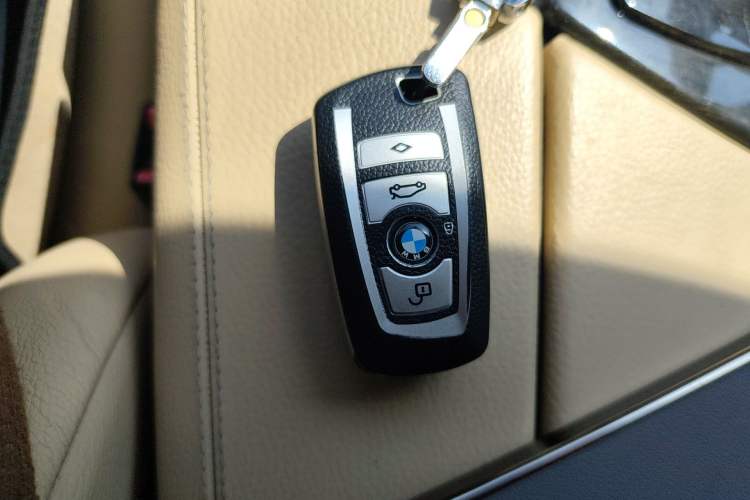 Used BMW 5 Series 2012 535Li Leading Model
