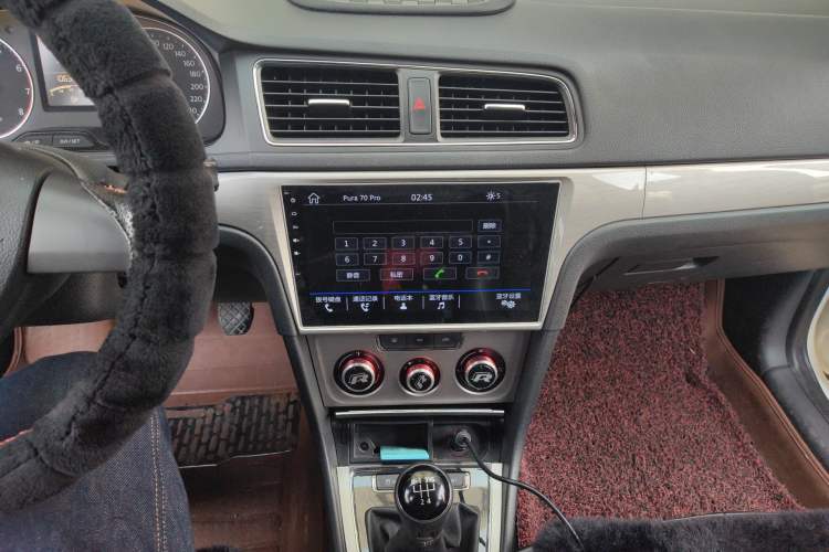 Used Volkswagen Lavida 2013 Restyled Classic 1.6L Manual Comfort Edition Audio And AC Panel