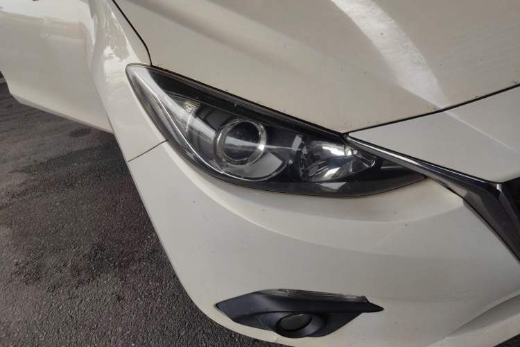 Used Mazda 3 Axela 2016 Sedan 1.5L Automatic Comfort Model