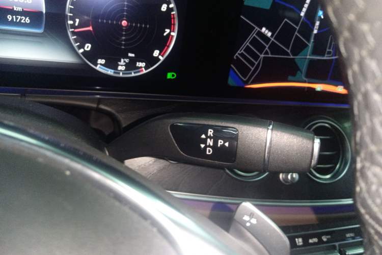 Used Mercedes-Benz E-Class 2018 E 300 L Sport Luxury Edition Gear Lever