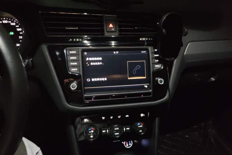 Used Volkswagen Tiguan L 2018 330TSI Automatic Two-Wheel Drive Comfort Edition Audio And AC Panel