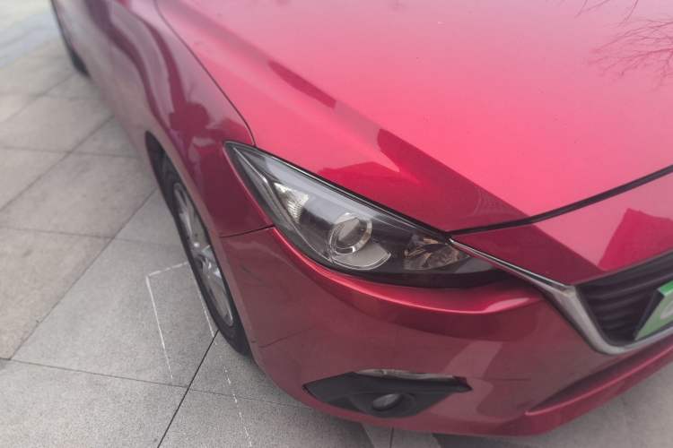 Used Mazda 3 Axela 2014 Sedan 1.5L Automatic Luxury Model
