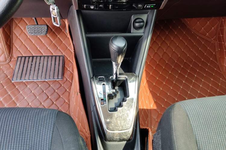 Used Toyota YARiS L Zhi Xiang 2017 1.5E CVT Dynamic Edition Gear Lever