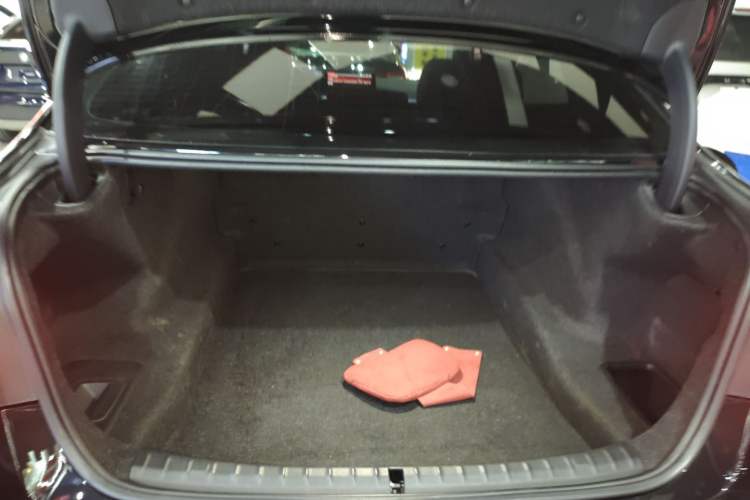 Used BMW 5 Series 2021 Facelifted 530Li Leading Edition M Sport Package
