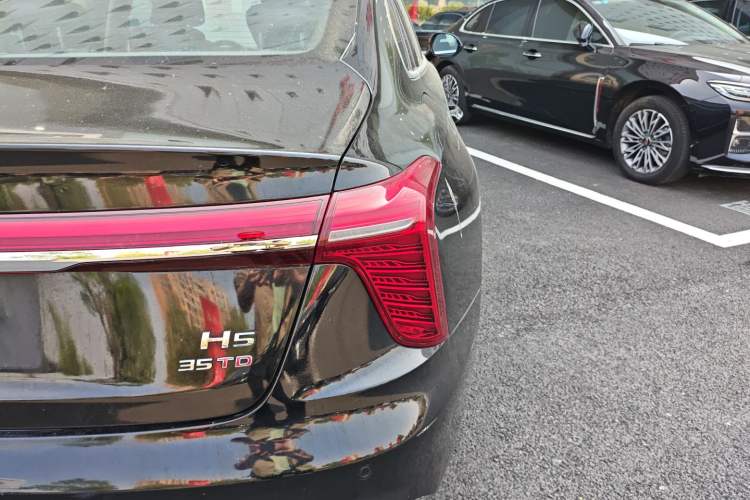 Used Hongqi H5 2024 1.5T DCT Smart Connect Flagship Edition Right Rear Taillight