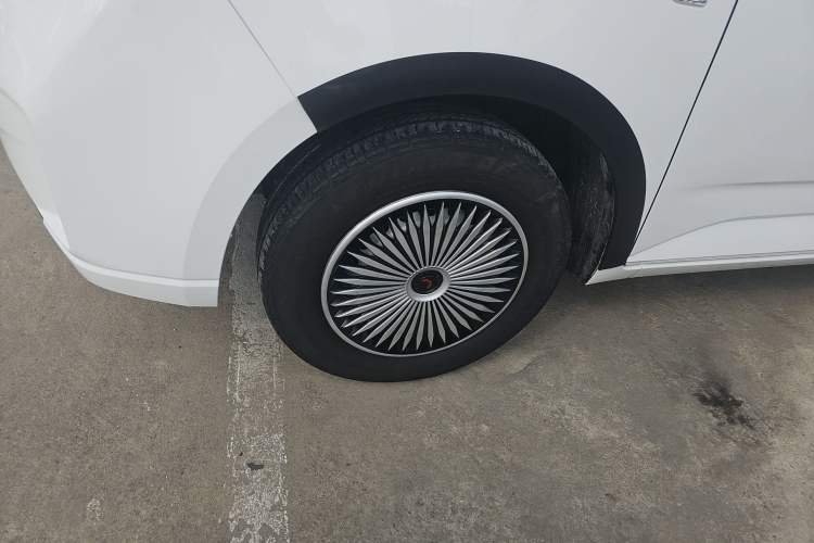 Used Wuling Zhengcheng 2021 1.5T Manual Luxury Version Left Front Wheel Hub