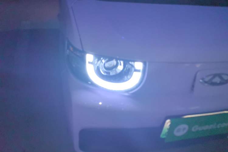 Used Chery QQ Ice Cream 2022 170km Sundae Phosphate Lithium-Ion
