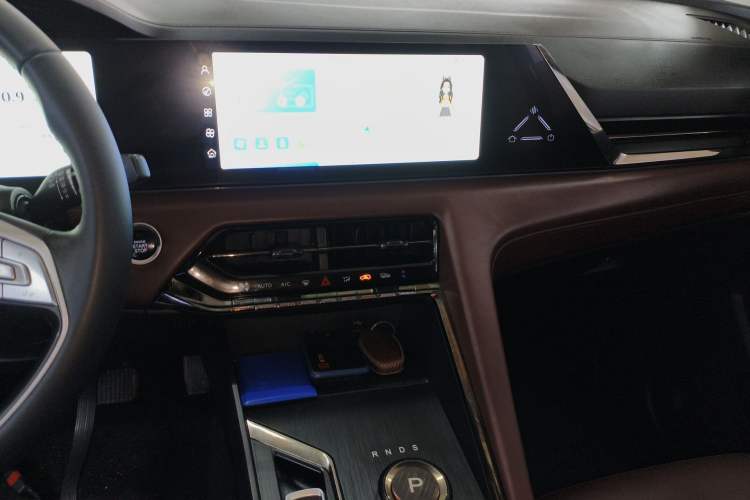 Used SOL X8 PLUS 2023 1.5 TGDI DCT Smart Edition 7-Seater
