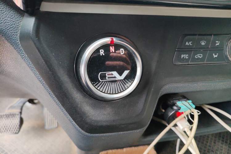 Used SAIC MAXUS EV30 2021 Pure Electric Smart Logistics Expert with Long Wheelbase—CATL