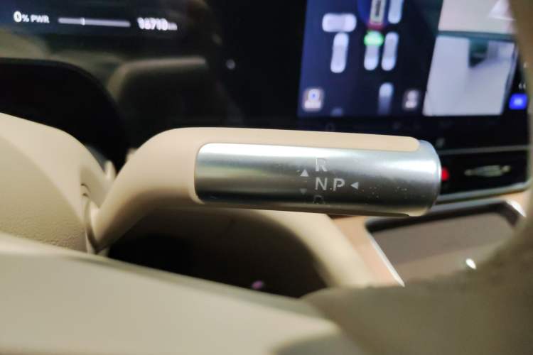 Used Hima AITO M9 2024 Range-Extended Ultra Version 52 kWh 6-Seater Model Gear Lever