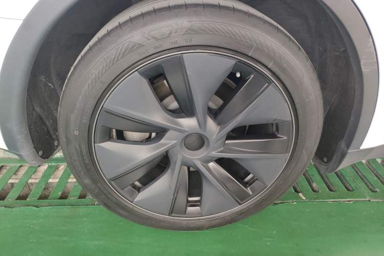 Used Tesla Model Y 2024 Rear-Wheel-Drive Version

