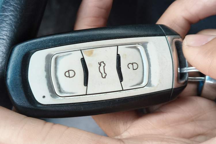 Used Geely Auto Emgrand 2016 Sedan 1.5L Manual Upward Edition Vehicle Key