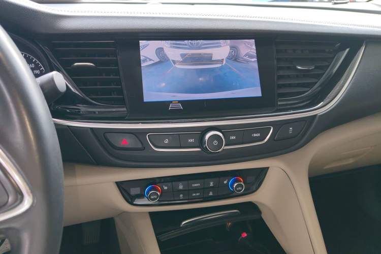 Used Buick Regal 2020 552T Elite Edition Audio And AC Panel