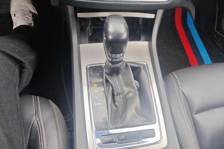 Used Roewe i6 2017 20T Automatic Flagship Edition Gear Lever