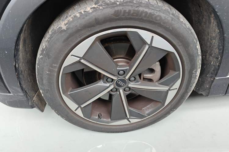 Used Audi Q5 e-tron 2023 40 e-tron Starry Edition Mecha Kit
