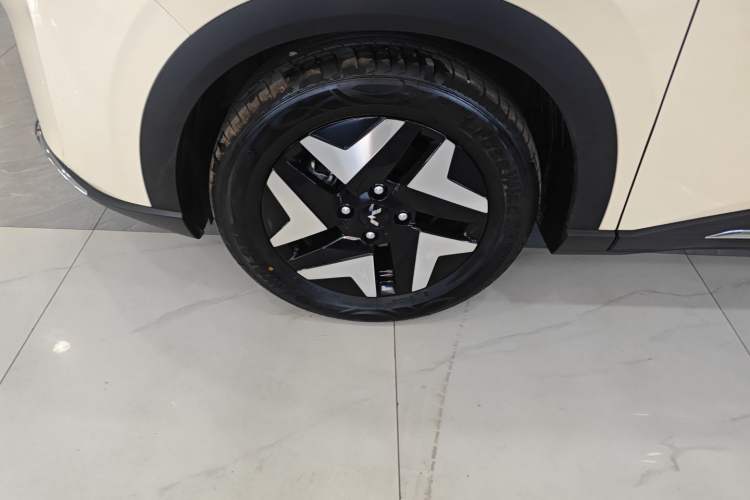 Used Wuling Bingo S 2025 Model 430km Flagship Edition Left Front Wheel Hub