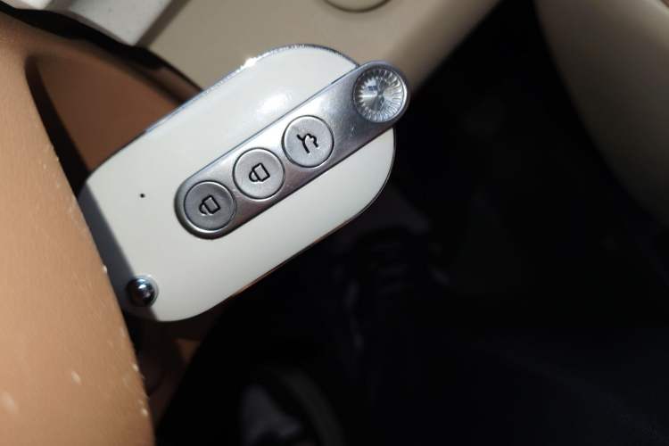 Used Wuling Hongguang MINIEV 2024 3rd Generation 215km Advanced Version Vehicle Key